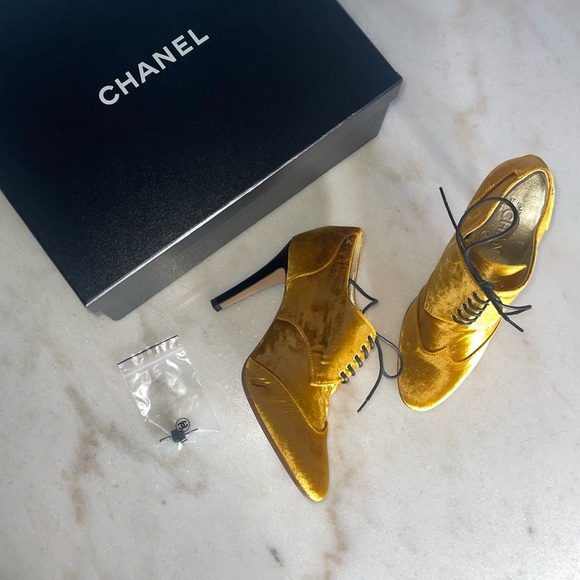Chanel Velvet Gold Mustard Lace Up Oxford Heel Pump - Picture 17 of 17